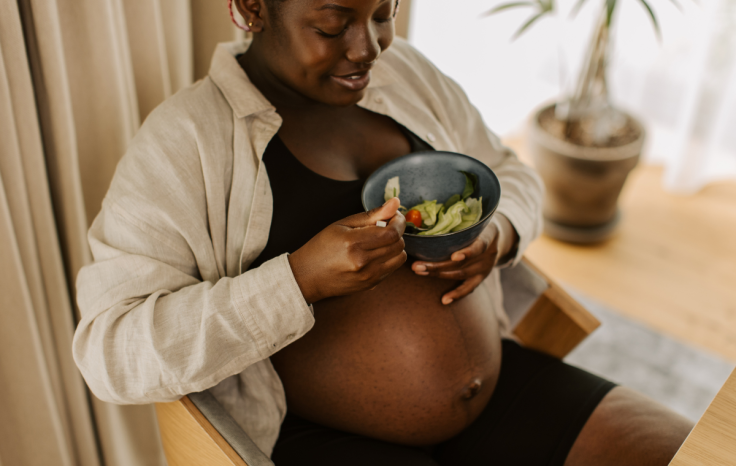 Pregnant mother eating healthily for good nutrition