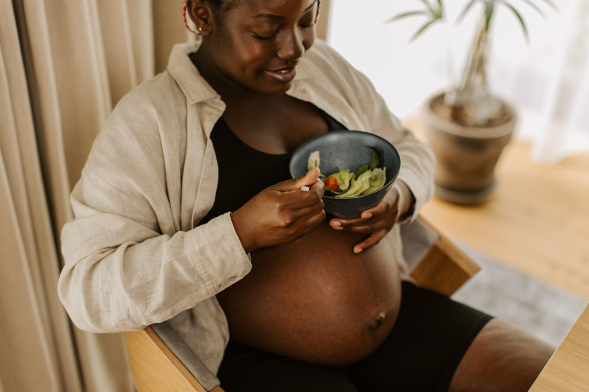 Pregnant mother eating healthily for good nutrition